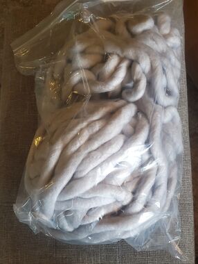 Taylor Soft Wool Roving Bundle in Light Gray